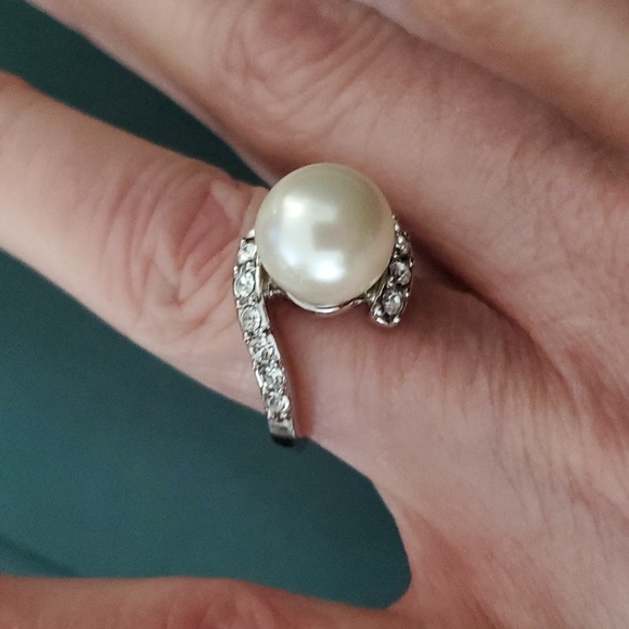 Pearl & Rhinestone Ring - Picture 4 of 4